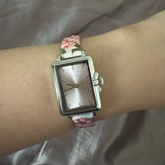 Ted baker watch with floral strap - Picture 4 of 10